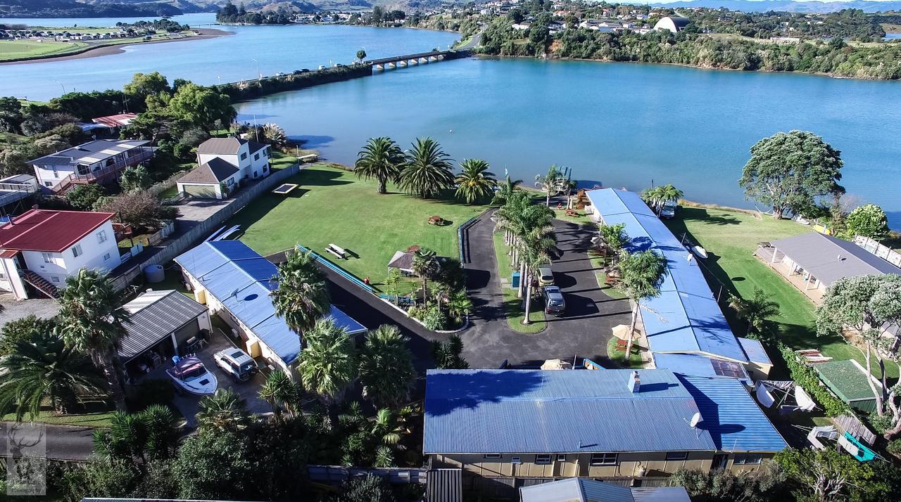 Raglan Palm Beach Motel Esterno foto