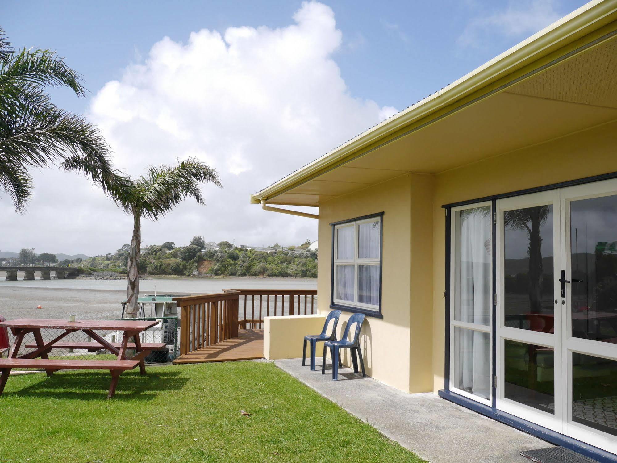 Raglan Palm Beach Motel Esterno foto