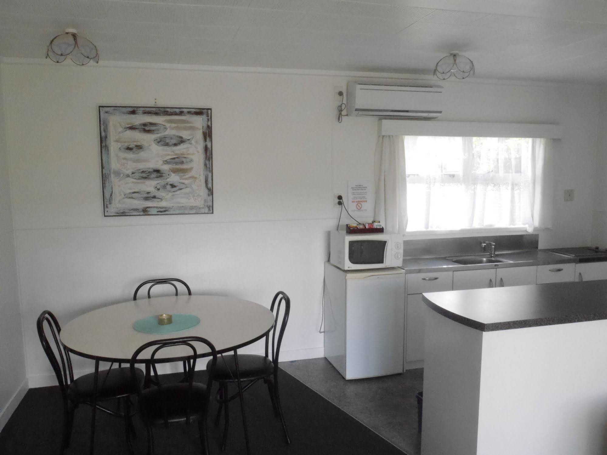 Raglan Palm Beach Motel Esterno foto